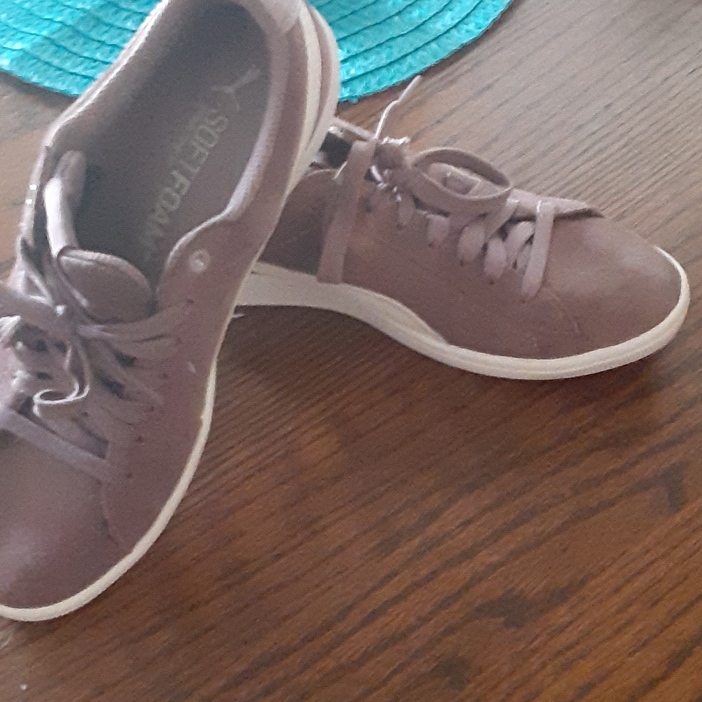 Girls puma sz 6.5 Purple/lavender